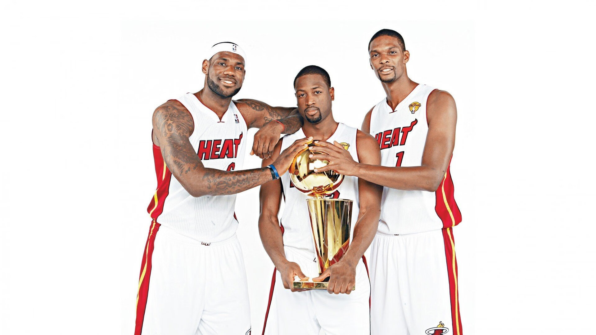 中国队冲线瞬间点燃全场气氛，中国队继续冲