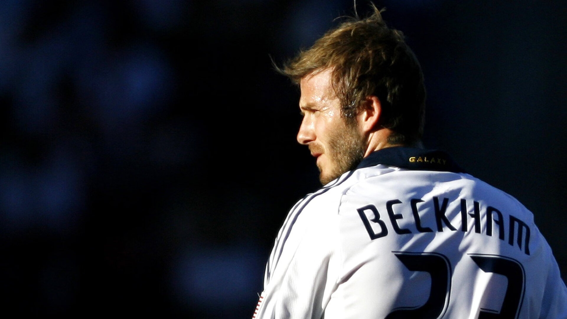 小国惊艳小组赛，战术执行力获国际赞誉，小国家队